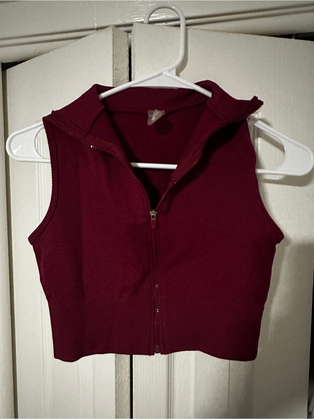 Women's Sleeveless Zip-Front Cropped Top - Wine